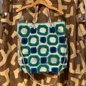 NEW! En Shalla- Tote - available in 2 colors